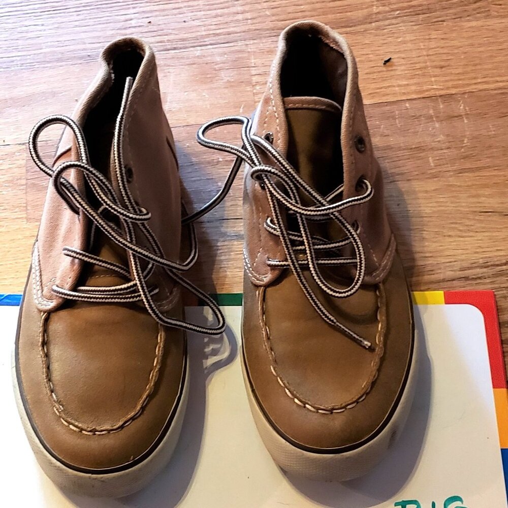Size 3 - Shoes - Med Brown Canvas  -  VVGUC
